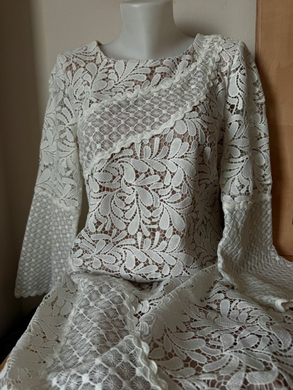 Lovely Creme White lace dress from Jax